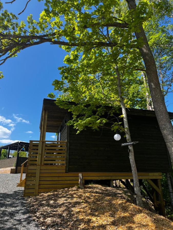 Vaettervy Glamping- Ravinstuga Lodge Habo