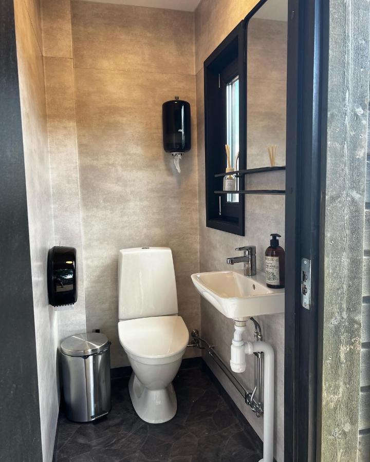 Vaettervy Glamping- Ravinstuga Lodge Habo